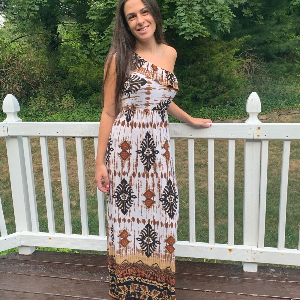 One shoulder ruffle maxi dress